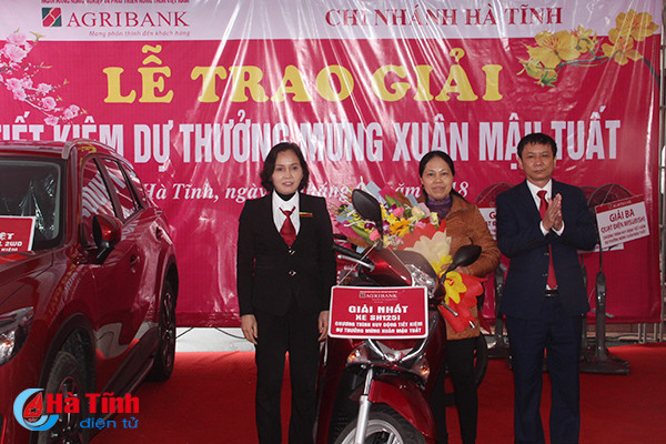 agribank ha tinh trao o to mazda cx5 cho khach hang trung thuong