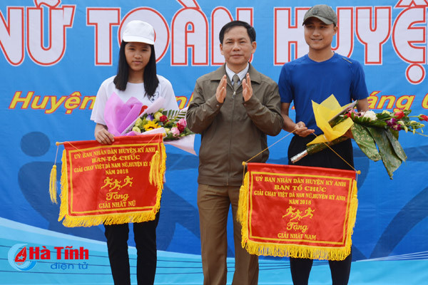 hap dan man keo co tai ngay hoi the thao huyen ky anh