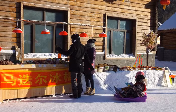 ngoi lang tuyet trang dep nhu trong co tich o cap nhi tan