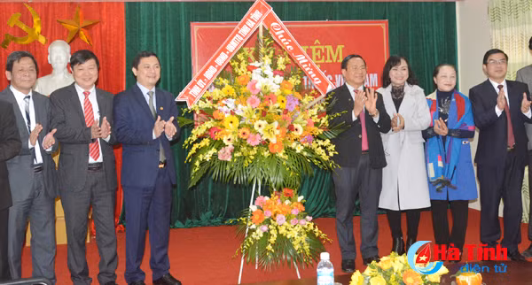 nganh y te ha tinh can tap trung dua cac nghi quyet cua dang vao cuoc song