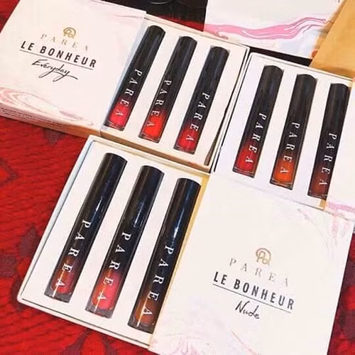 nhung mon qua tang doc dao va dat do ngay 8 3