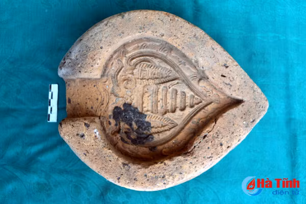 phat hien nhieu co vat tren nen thap cuu dien co o nui nghen