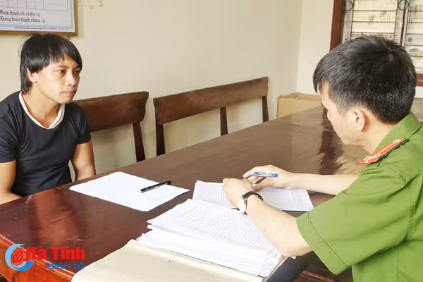 khoi to doi tuong nhay xe may tung trom ca bo