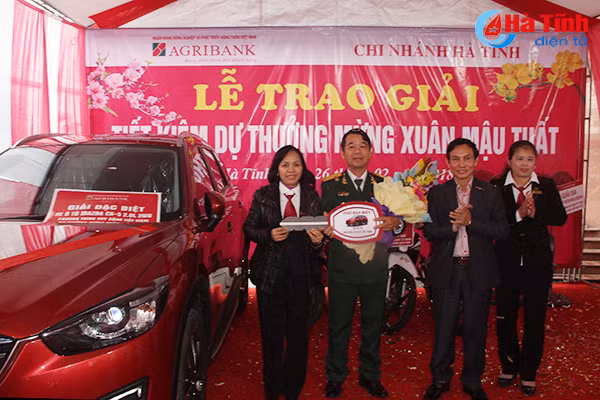agribank ha tinh trao o to mazda cx5 cho khach hang trung thuong