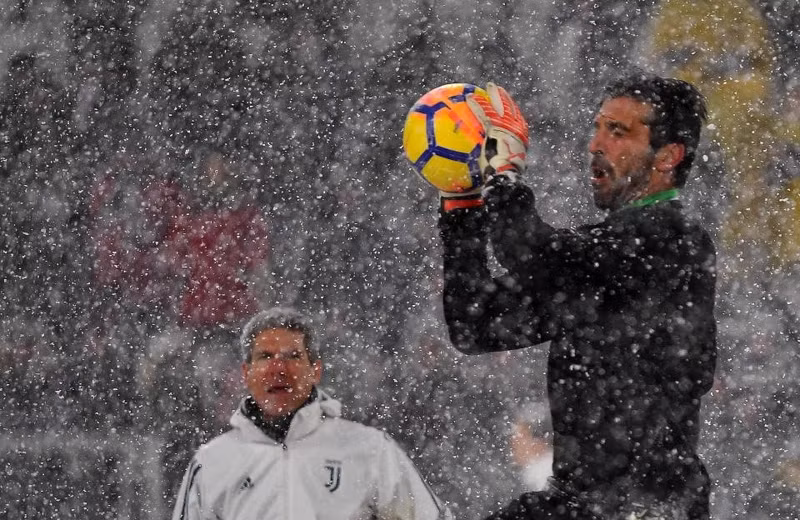 tran cua juventus bi hoan vi tuyet phu trang nhu san thuong chau