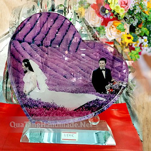 nhung mon qua tang doc dao va dat do ngay 8 3