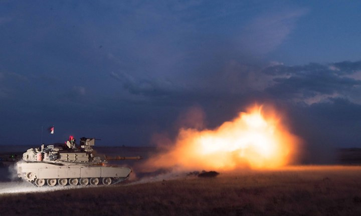 uy luc dang gom xe tang phao tu hanh cua quan doi my