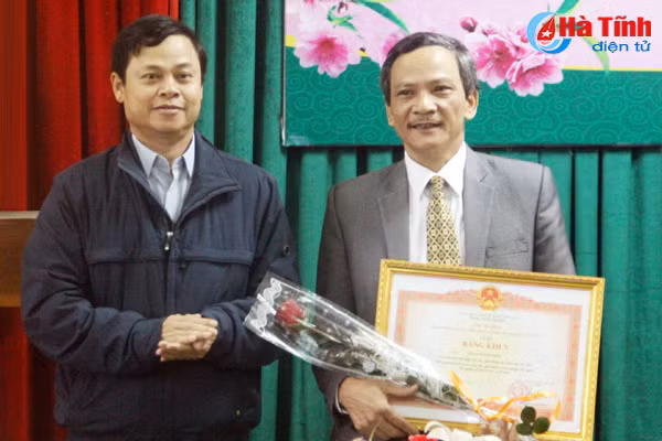 van nghe sy gop phan xay dung tam hon nhan cach con nguoi ha tinh