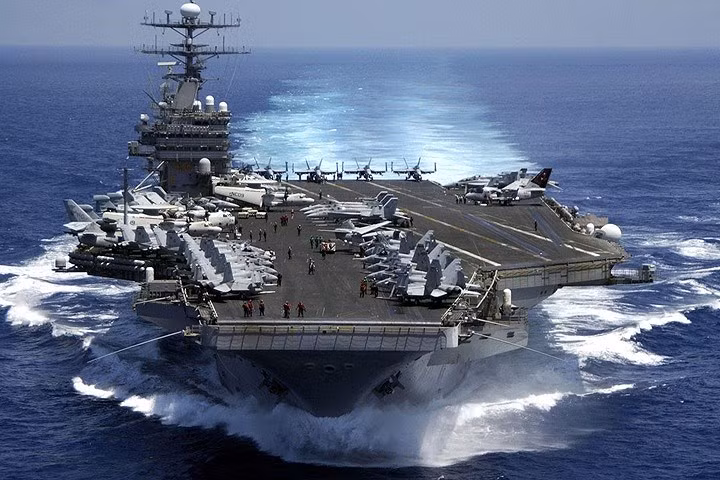 suc manh tau san bay carl vinson cua my sap cap cang viet nam