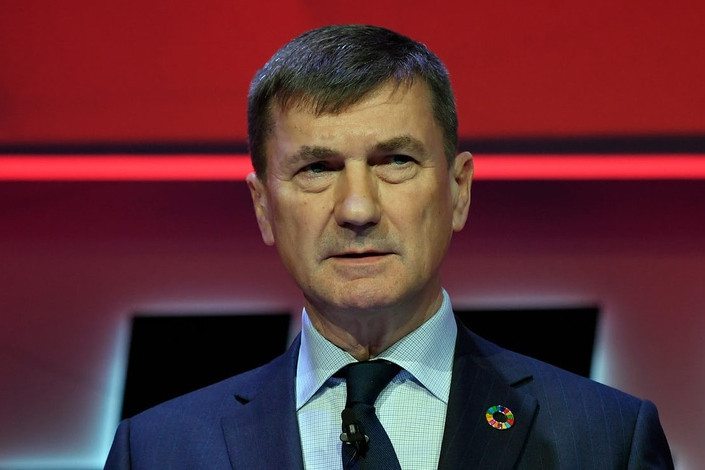 eu ra han 3 thang buoc facebook va google xoa noi dung cuc doan