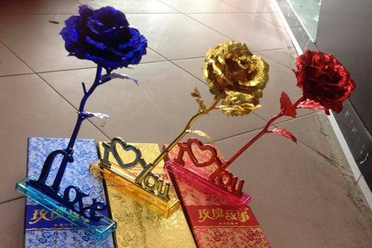 nhung mon qua tang doc dao va dat do ngay 8 3