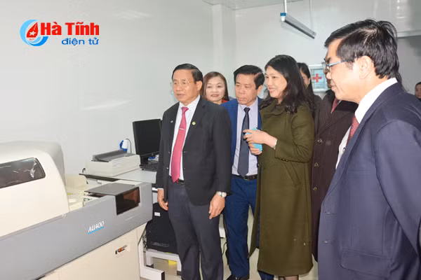 nganh y te ha tinh can tap trung dua cac nghi quyet cua dang vao cuoc song