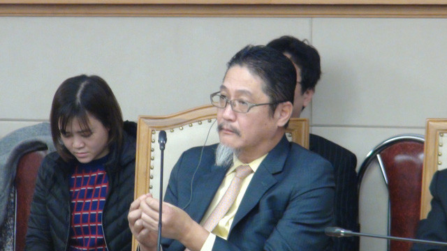 tranh cai quyet liet ve viec siet nhap khau o to