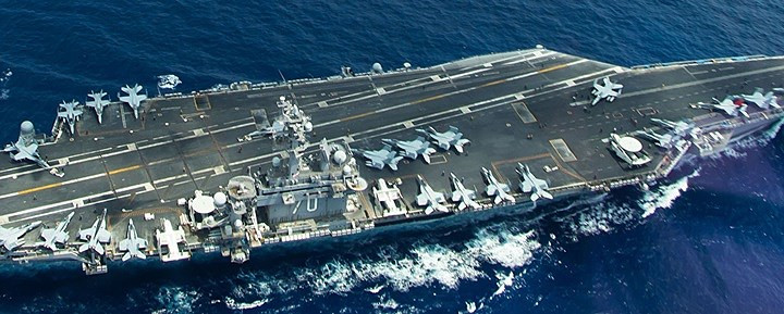 suc manh tau san bay carl vinson cua my sap cap cang viet nam