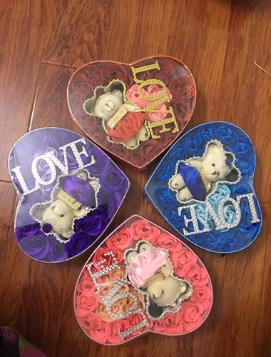 nhung mon qua tang doc dao va dat do ngay 8 3