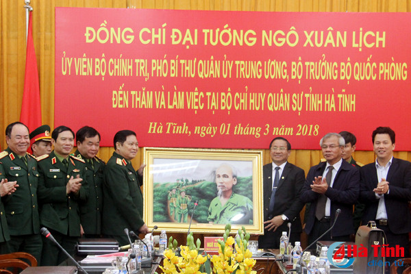 bo truong bo quoc phong ngo xuan lich tham va lam viec tai ha tinh