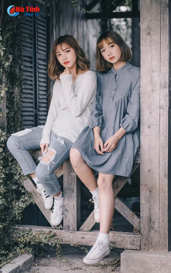 phat sot voi doi ban hotgirl ha tinh giong nhau nhu chi em song sinh