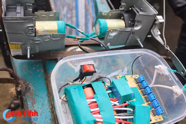 chang trai ha tinh che tao thanh cong bo dieu khien lai may cay tu xa