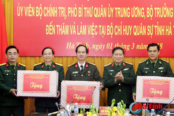 bo truong bo quoc phong ngo xuan lich tham va lam viec tai ha tinh