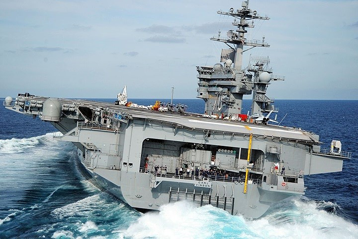 suc manh tau san bay carl vinson cua my sap cap cang viet nam