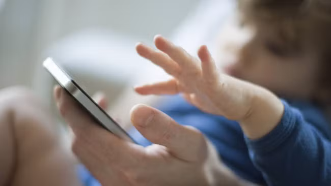 phonekid thiet bi chua benh nghien smartphone cua tre em