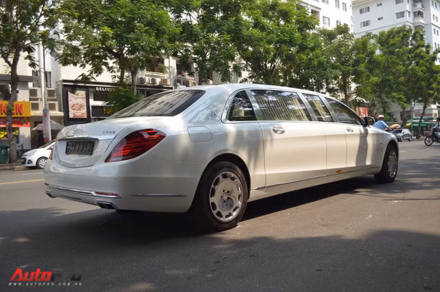 vua thong quan mercedes maybach s600 pullman dau tien viet nam da luon pho