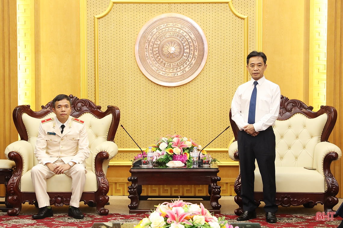 Lãnh đạo tỉnh Hà Tĩnh chúc mừng Thiếu tướng Nguyễn Tiến Nam