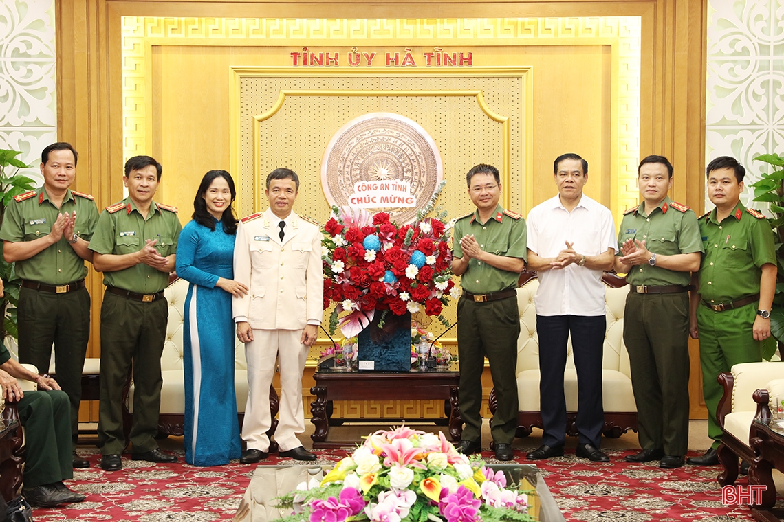 Lãnh đạo tỉnh Hà Tĩnh chúc mừng Thiếu tướng Nguyễn Tiến Nam