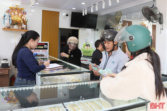 Giá vàng liên tục tăng, thị trường Hà Tĩnh giao dịch trầm lắng