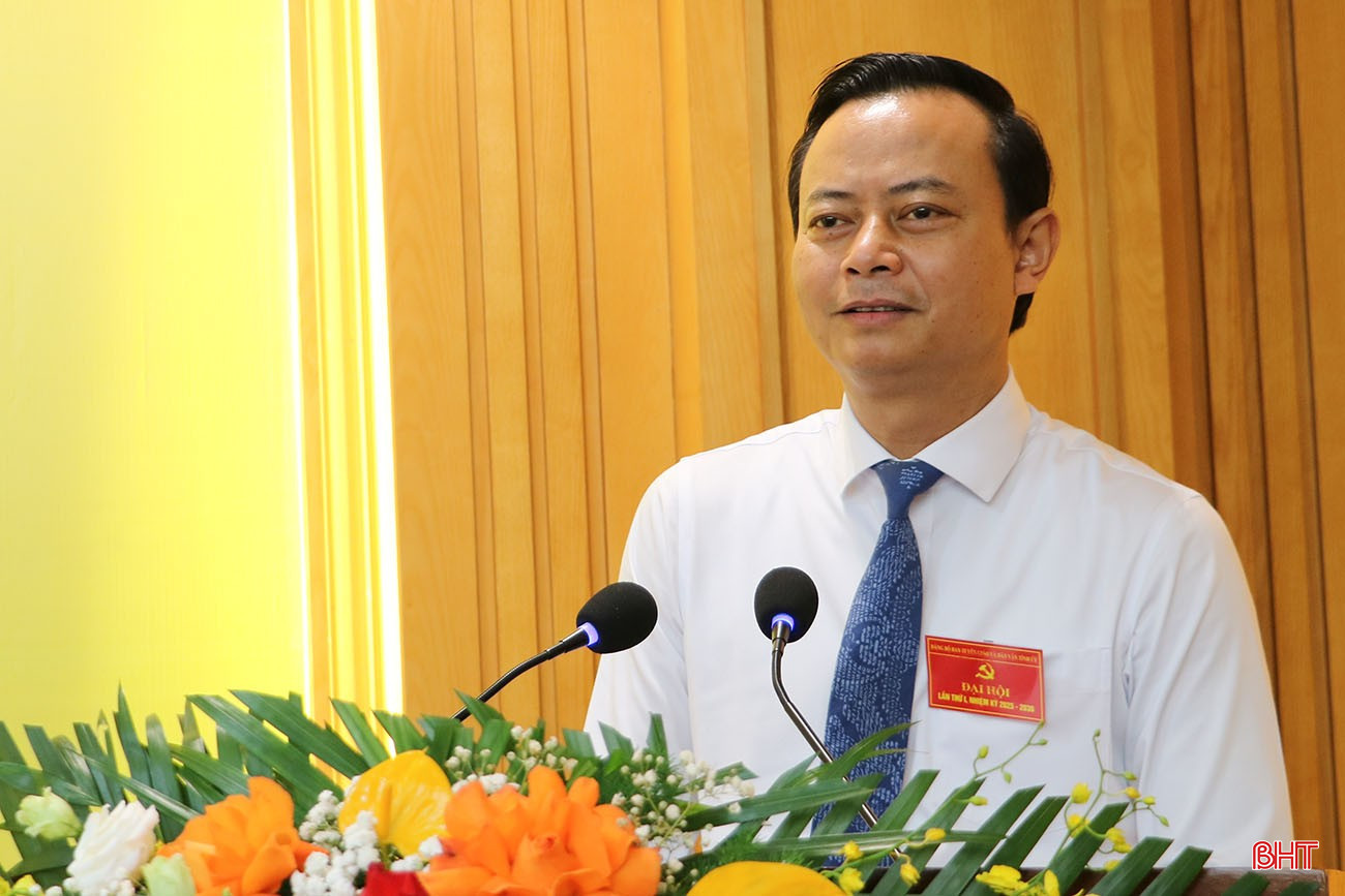 Đồng chí Hà Văn Hùng - Trưởng ban Tuyên giáo và Dân vận Tỉnh uỷ phát biểu tại đại hội. bqbht_br_anh-ha-hung.jpg