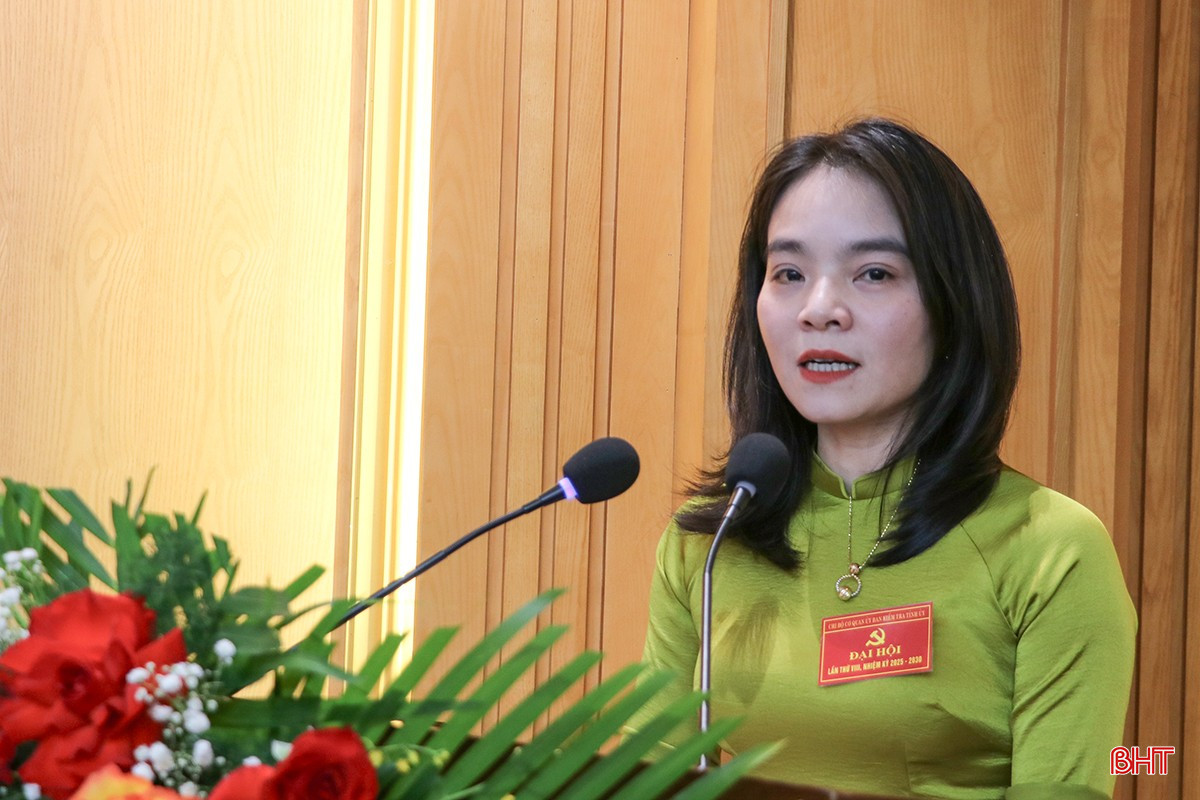 Đồng chí Nguyễn Thị Quỳnh Trang - Phó Trưởng phòng Nghiệp vụ II tham luận tại đại hội. bqbht_br_phat-bieu.jpg
