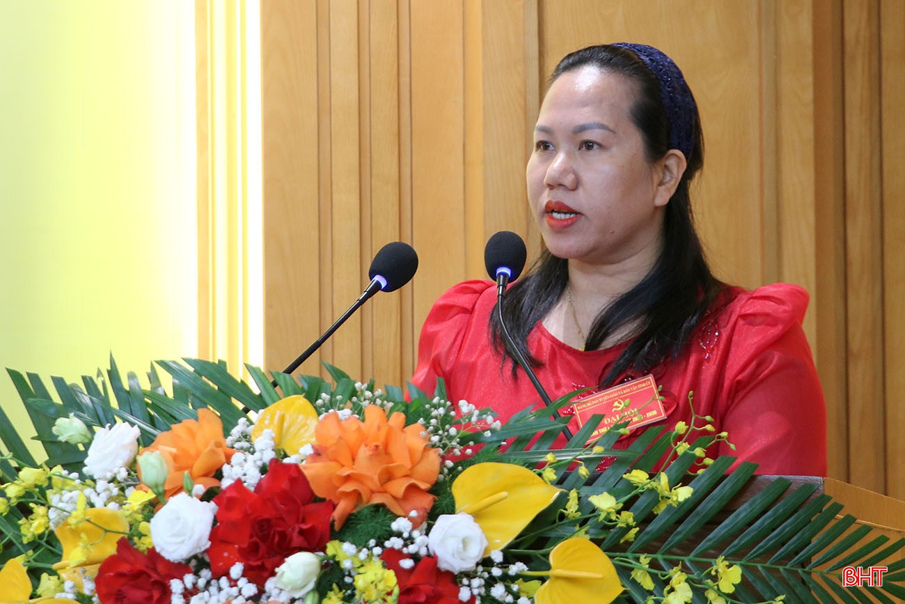 Đồng chí Nguyễn Hải Xuân Hằng - đại diện Chi bộ Thông tin - Lý luận phát biểu tham luận tại đại hội. bqbht_br_dai-bieu-tham-luan.jpg