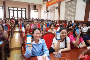 Nâng cao kỹ năng số cho cán bộ và người dân xã Cẩm Xuyên