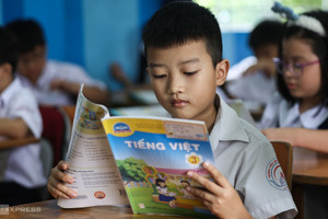 Bộ Chính trị yêu cầu một bộ sách giáo khoa thống nhất toàn quốc