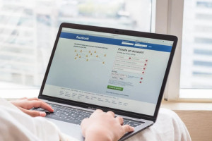 Cách đăng nhập Facebook không cần số điện thoại và email 