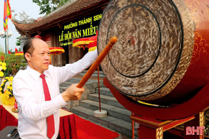 Phó Bí thư Thường trực Tỉnh ủy dự lễ tế tiên hiền tại Văn Miếu