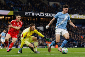 Foden đẩy Man City vào thế khó