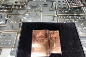 Tích trữ đồng thỏi chờ tăng giá như vàng