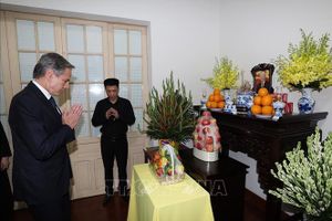 Ngoại trưởng Hoa Kỳ thắp hương, chia buồn với gia đình Tổng Bí thư Nguyễn Phú Trọng