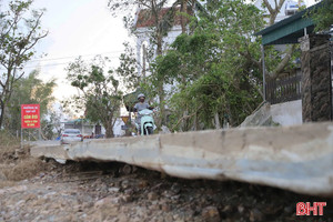 Tuyến đường huyết mạch bị xói lở nghiêm trọng