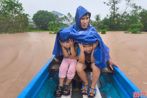 Mưa lớn khiến hơn 4.620 hộ dân bị ngập lụt, giao thông chia cắt