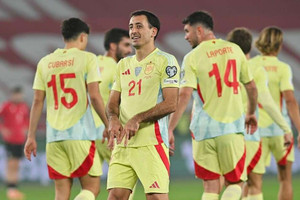 Tây Ban Nha chạm một tay vào vé dự World Cup