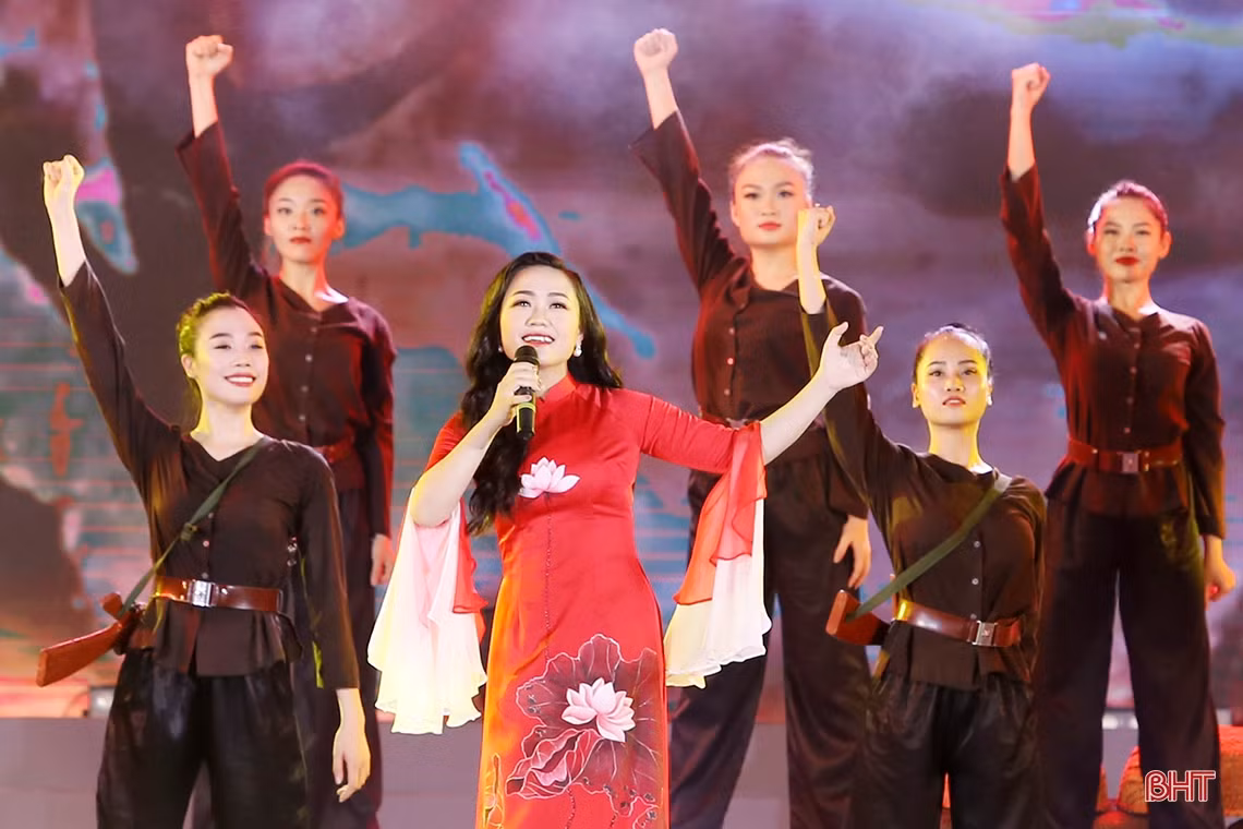 Hào hùng chương trình nghệ thuật “Bến Thủy anh hùng”