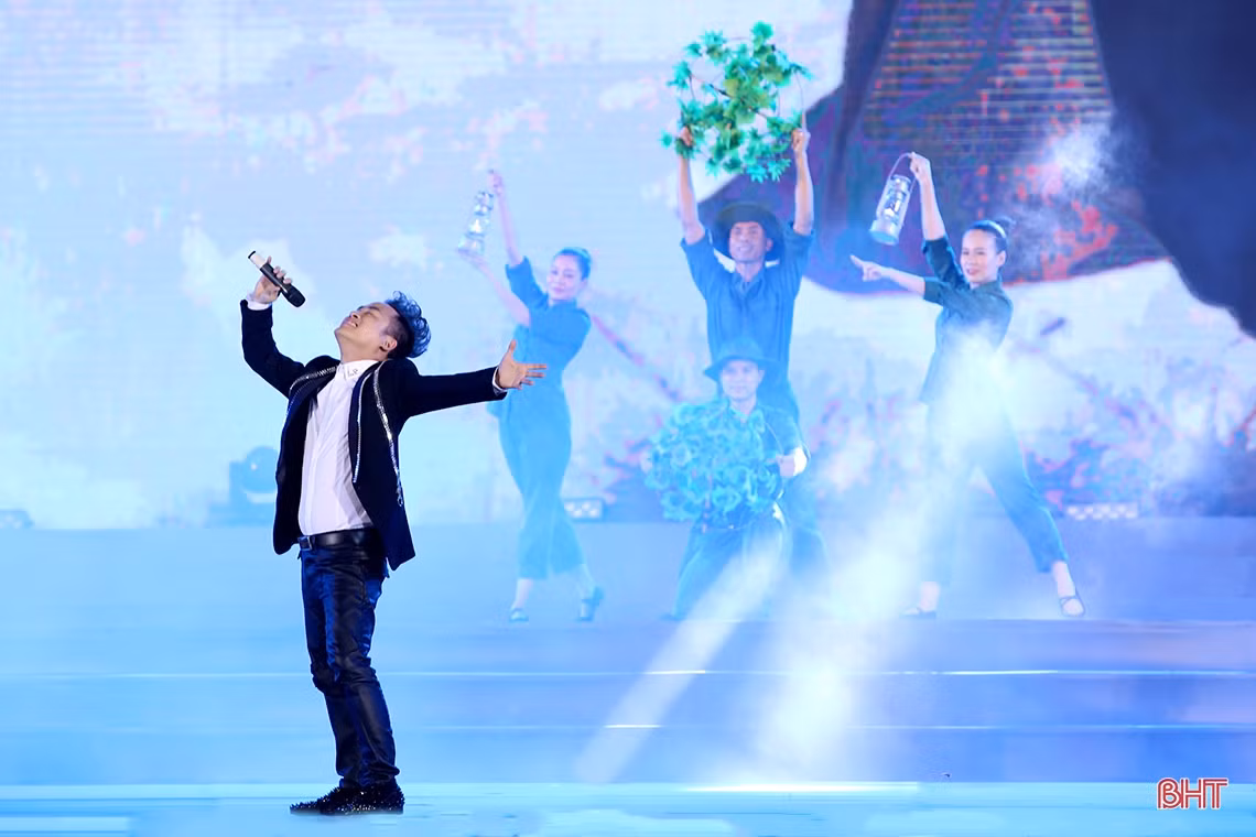 Hào hùng chương trình nghệ thuật “Bến Thủy anh hùng”