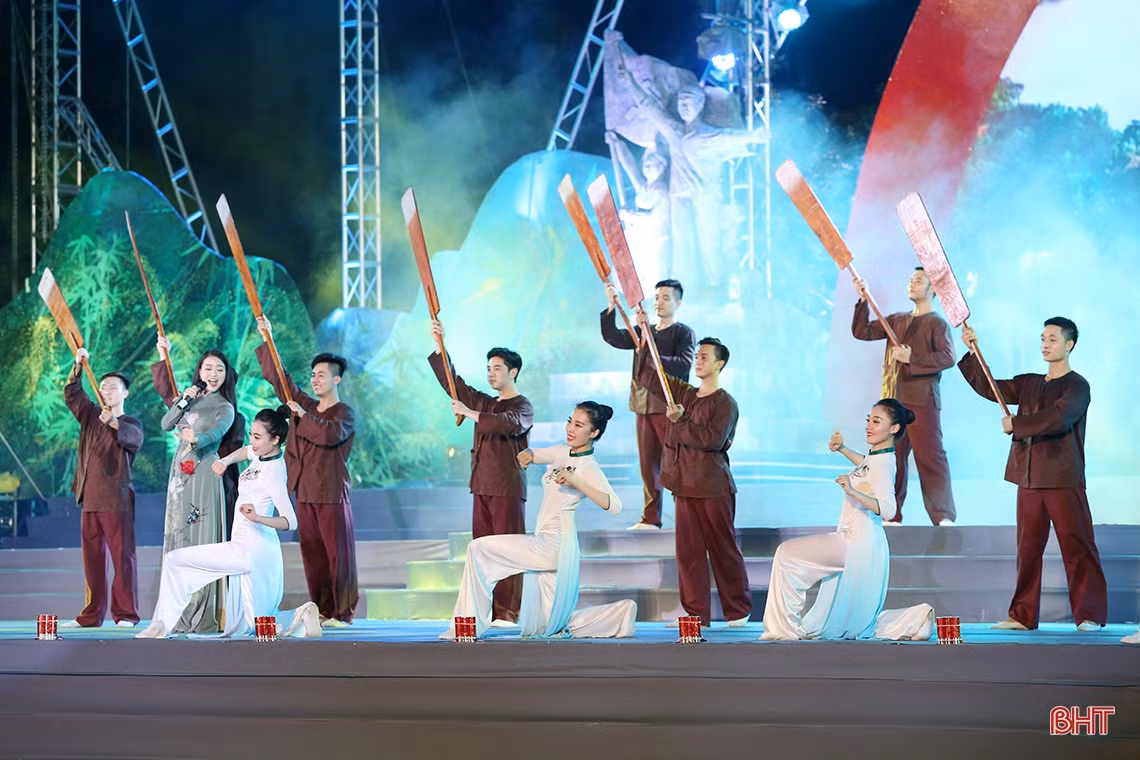 Hào hùng chương trình nghệ thuật “Bến Thủy anh hùng”