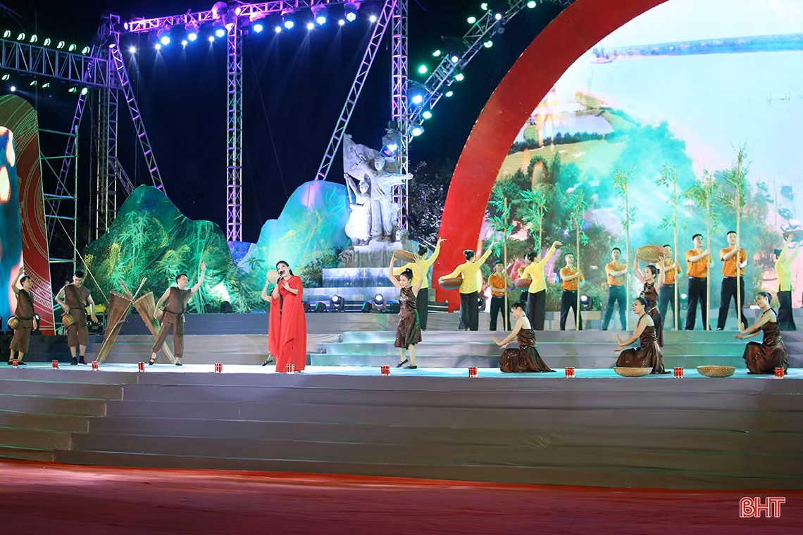 Hào hùng chương trình nghệ thuật “Bến Thủy anh hùng”