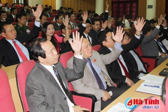 Đại biểu biểu quyết thông qua các nghị quyết quan trọng tại Kỳ họp thứ 15, HĐND tỉnh Hà Tĩnh khóa XVI Đại biểu biểu quyết thông qua các nghị quyết quan trọng tại Kỳ họp thứ 15, HĐND tỉnh Hà Tĩnh khóa XVI