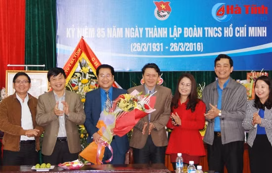 Lãnh đạo tỉnh chúc mừng Tỉnh đoàn Hà Tĩnh nhân ngày truyền thống ảnh 4