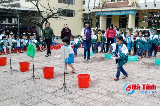 Tiểu học Trần Phú sôi nổi các trò chơi dân gian