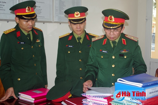 Lãnh đạo Bộ Tư lệnh QK4 kiểm tra giáo án giảng dạy chính trị...